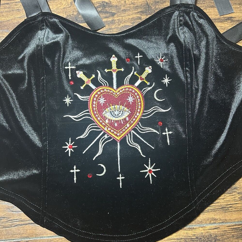 NWT Romwe Black Velvet Top 1XL Ribbon Straps Eye Heart Design Gothic Witchco - Picture 3 of 12